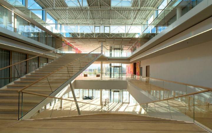 agcglassbuilding44